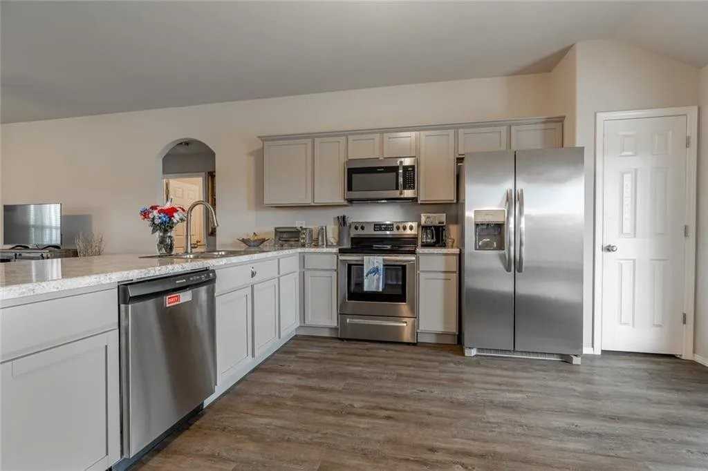 636 Woodcreek Loop - Photo 4 of 20