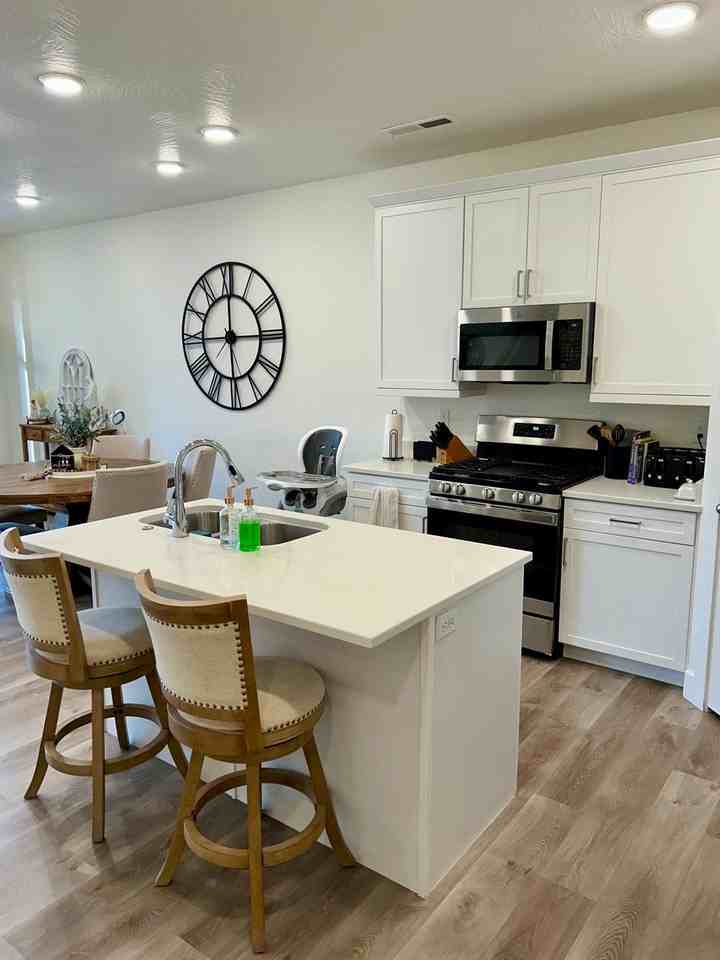 656 W Vermillion Wind Ln - Photo 5 of 20