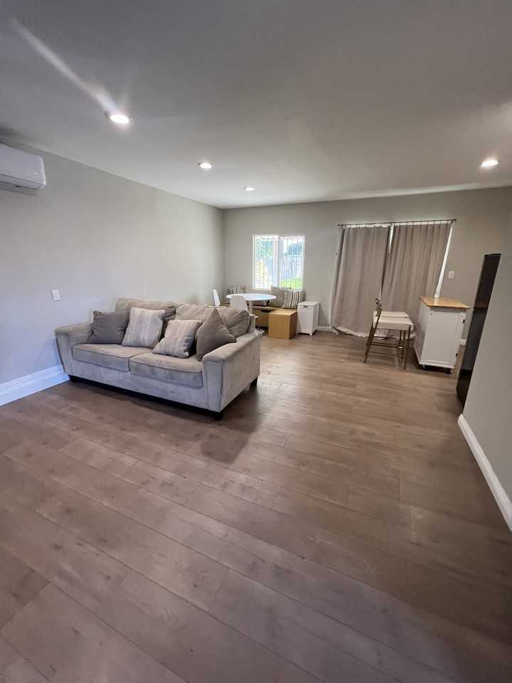 5385 Howard St - Photo 4 of 15