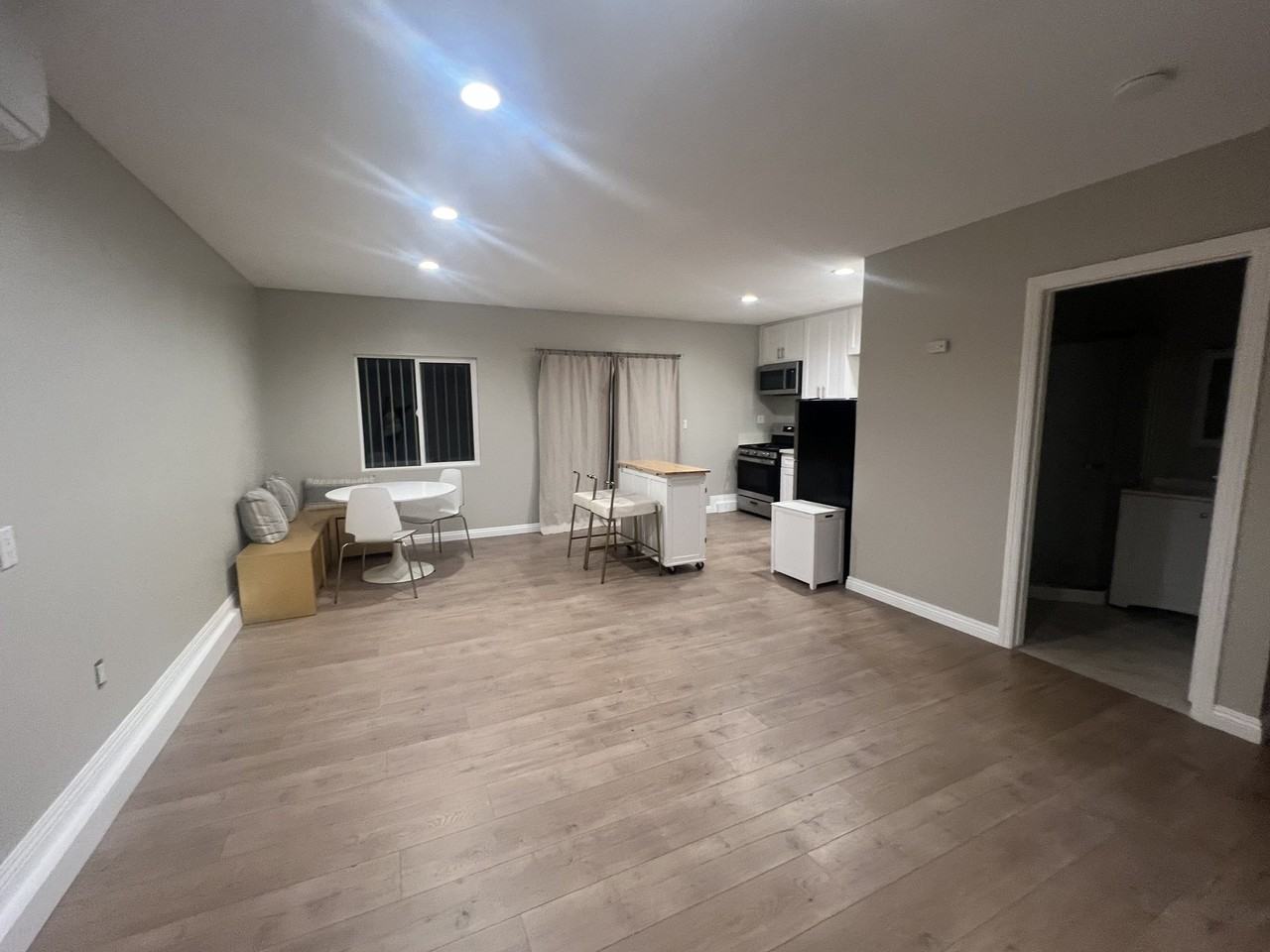 5385 Howard St - Photo 7 of 15