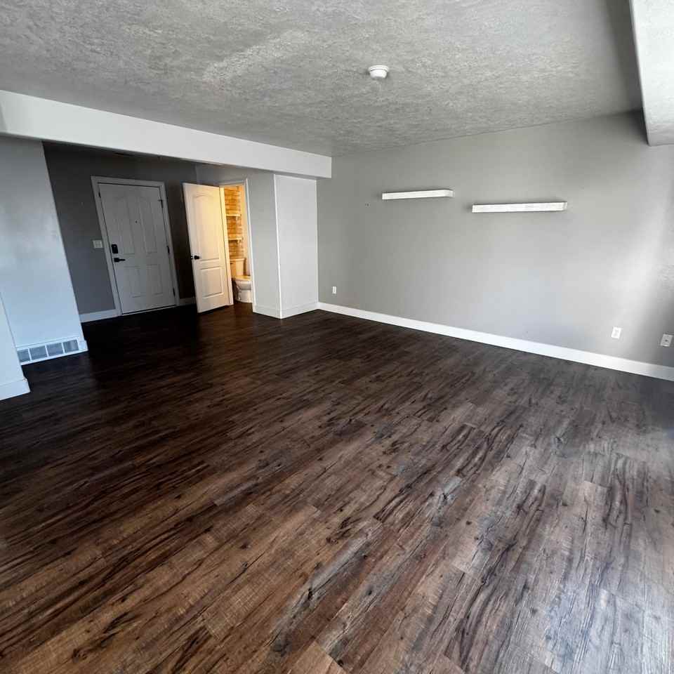 2297 E Hawthorne St - Photo 2 of 11