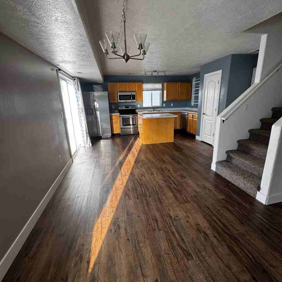 2297 E Hawthorne St - Photo 3 of 11