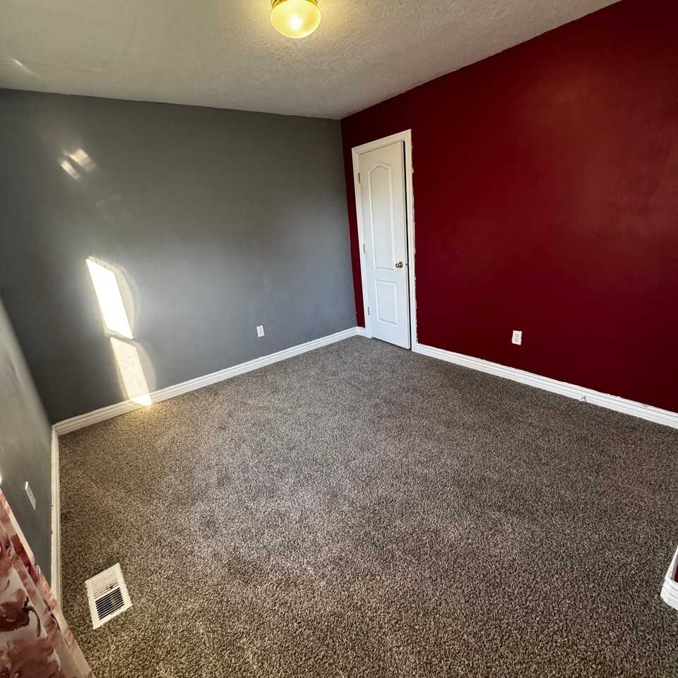 2297 E Hawthorne St - Photo 5 of 11