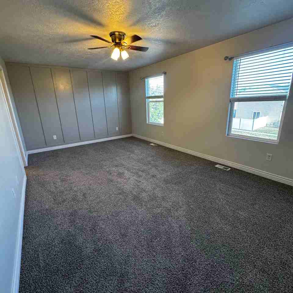 2297 E Hawthorne St - Photo 6 of 11