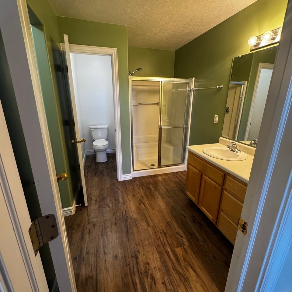 2297 E Hawthorne St - Photo 7 of 11