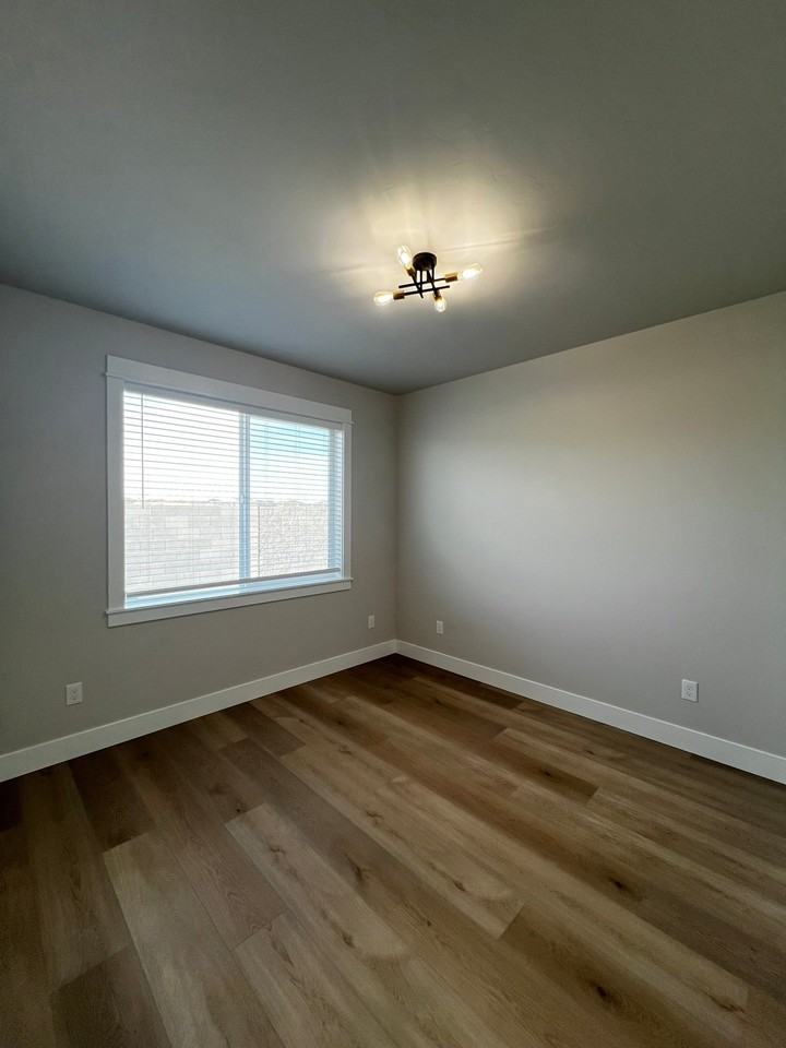 2326 Siena Ave - Photo 3 of 24