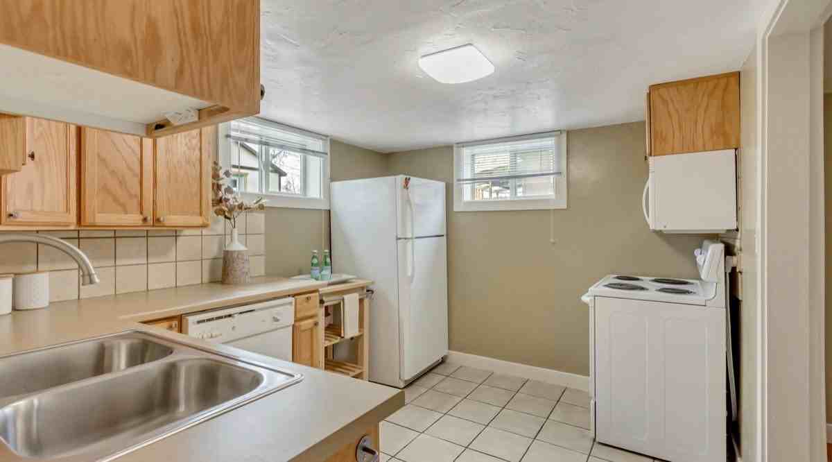1186 E Westminster Ave #B - Photo 6 of 8