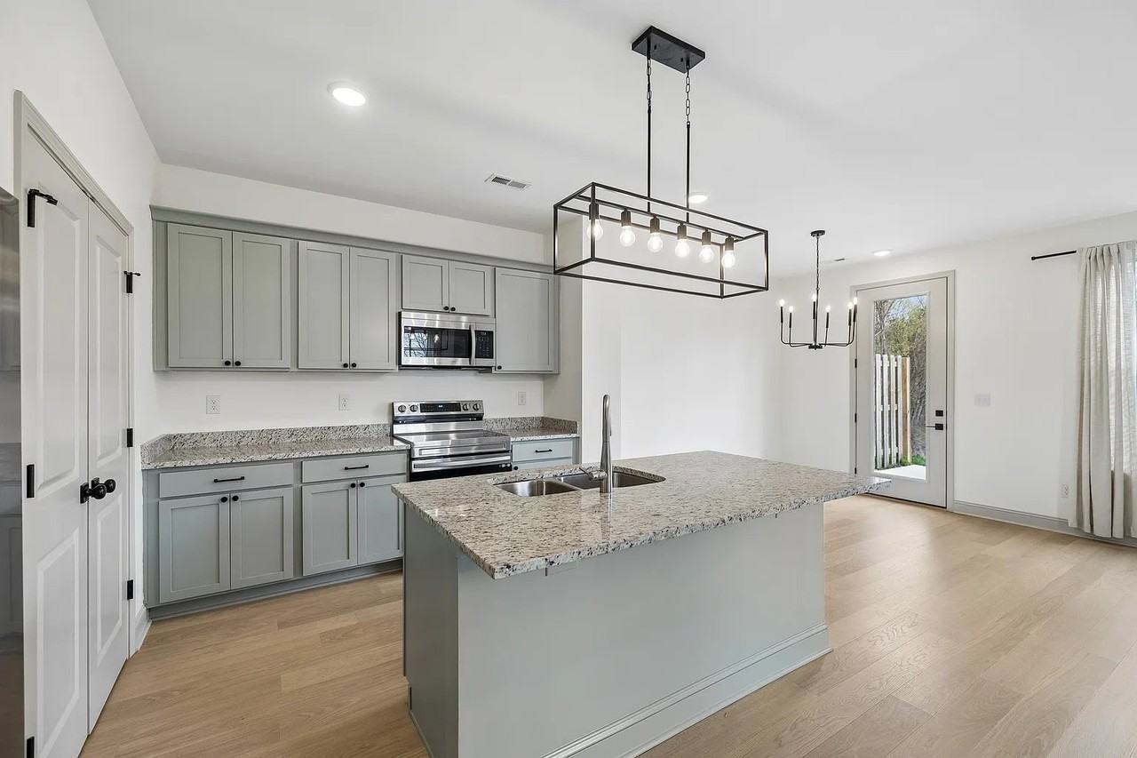 8416 Whisper Ln - Photo 3 of 17