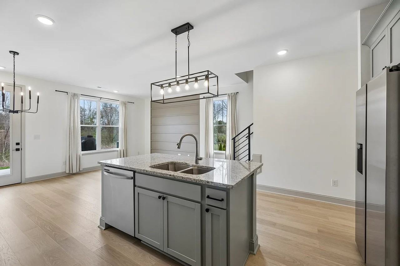 8416 Whisper Ln - Photo 4 of 17