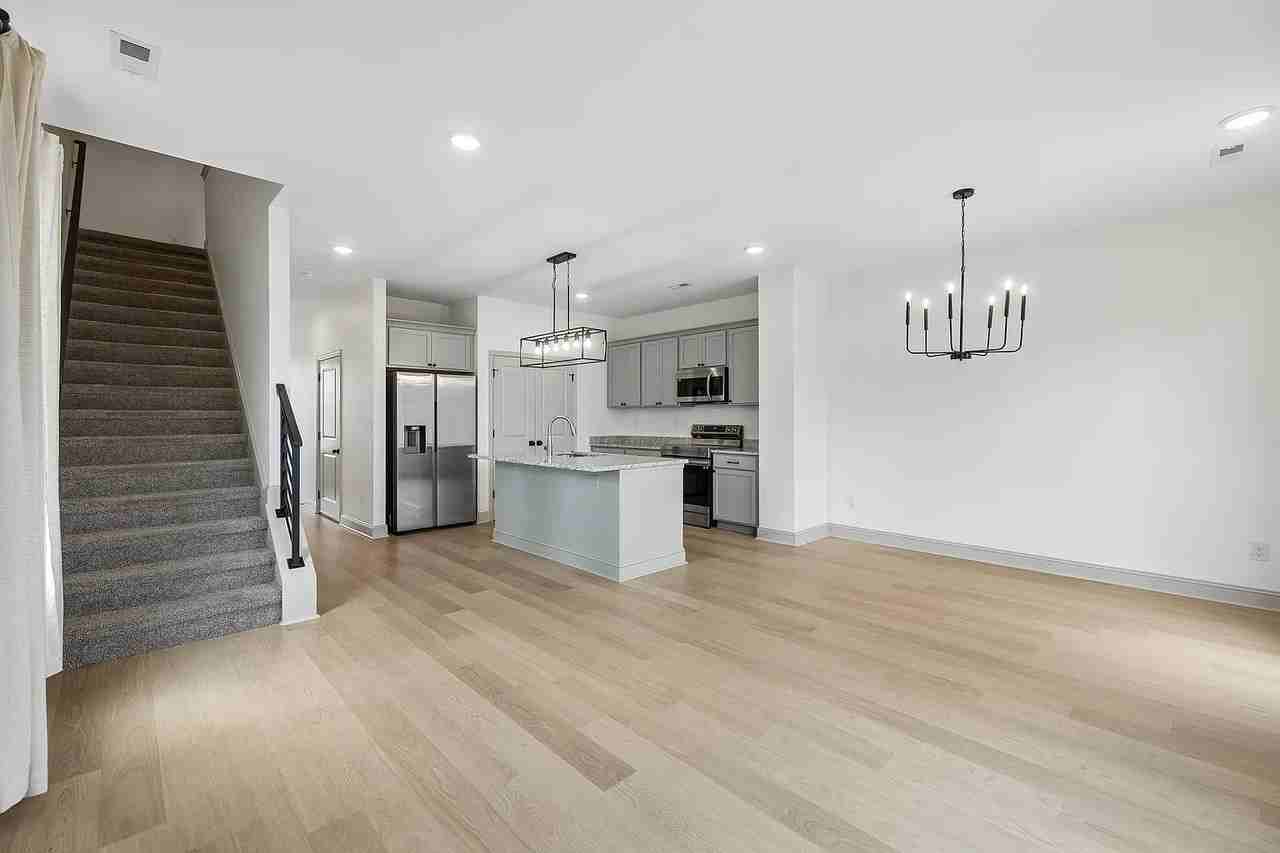 8416 Whisper Ln - Photo 5 of 17