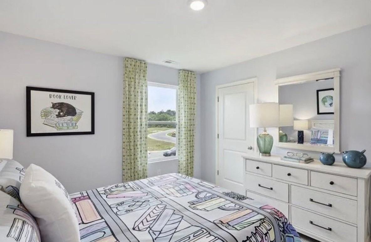 1568 Robin Rd - Photo 2 of 17