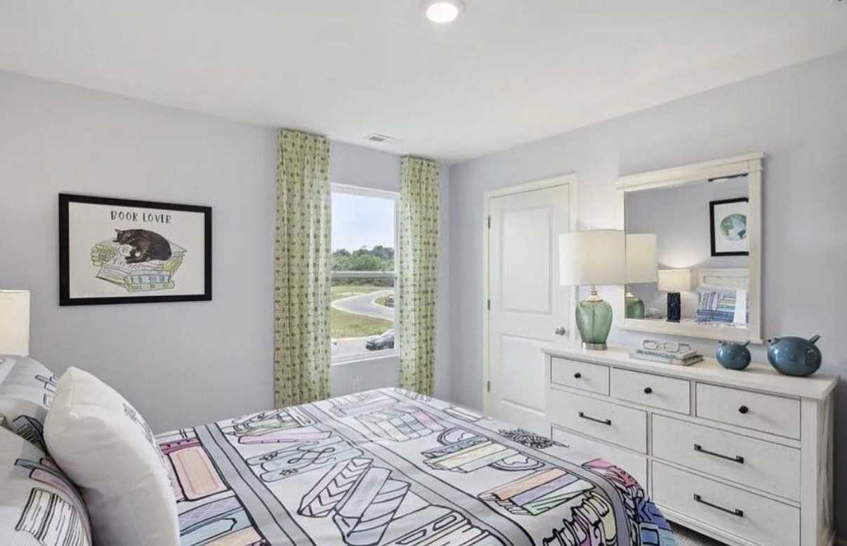 1568 Robin Rd - Photo 3 of 17
