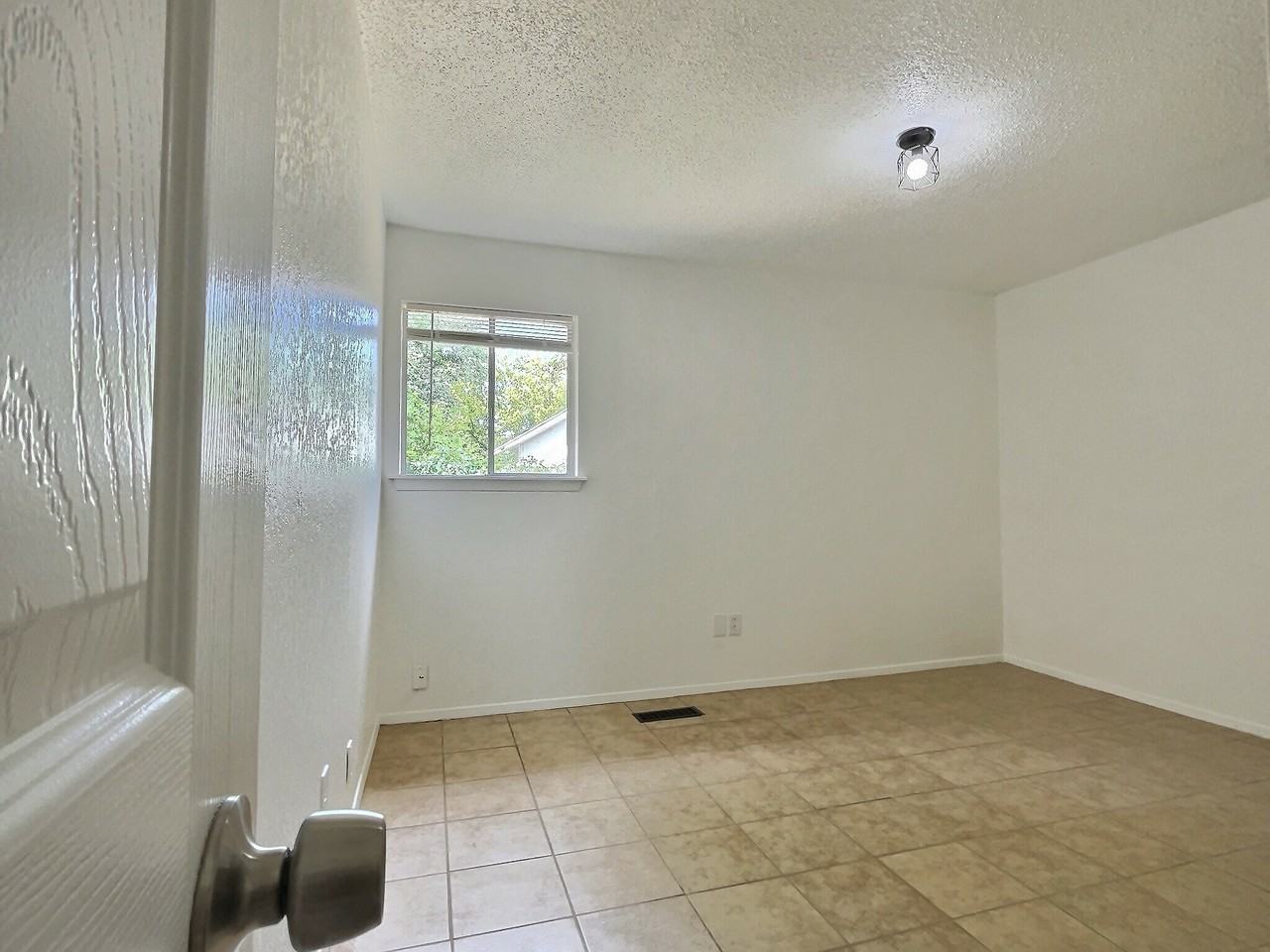 1543 E 66th Pl #NA - Photo 3 of 9