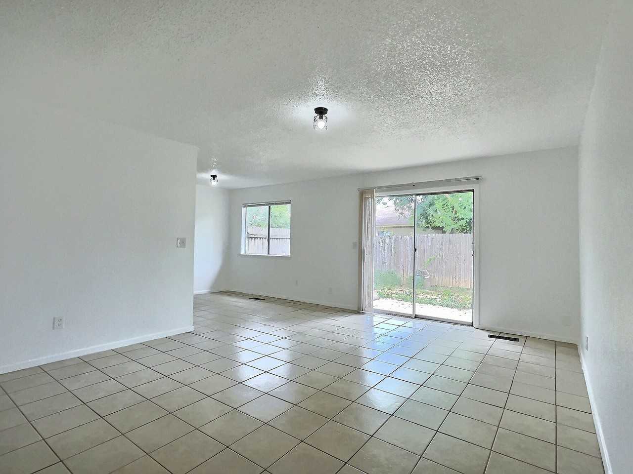 1543 E 66th Pl #NA - Photo 4 of 9