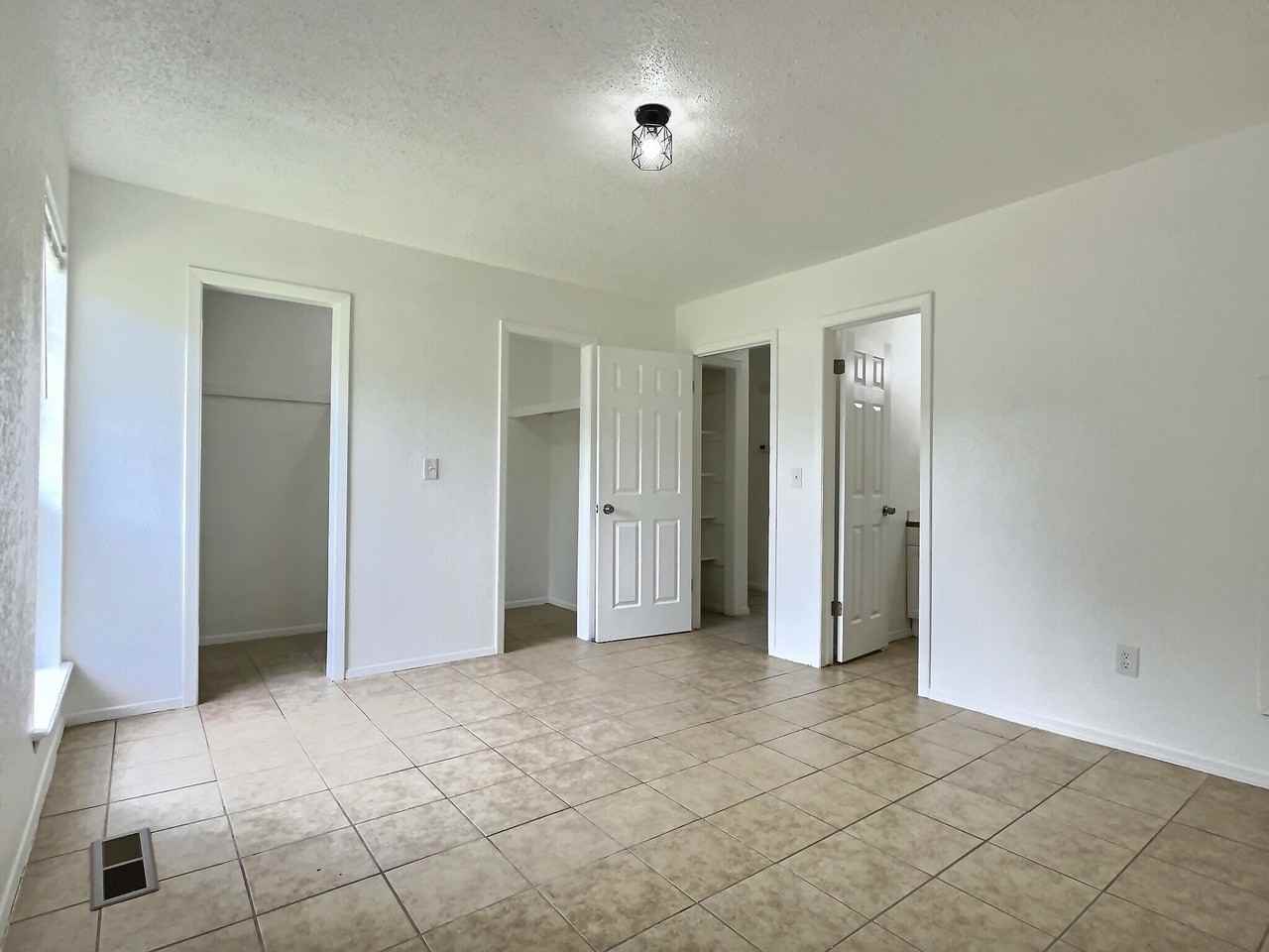 1543 E 66th Pl #NA - Photo 5 of 9