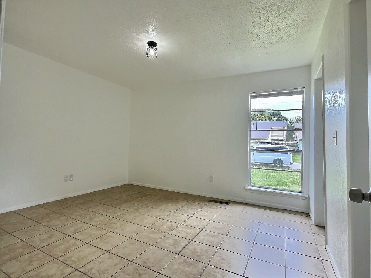 1543 E 66th Pl #NA - Photo 7 of 9