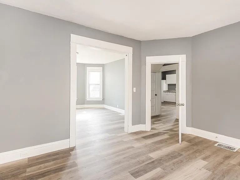2105 Claussen St #NA - Photo 2 of 13