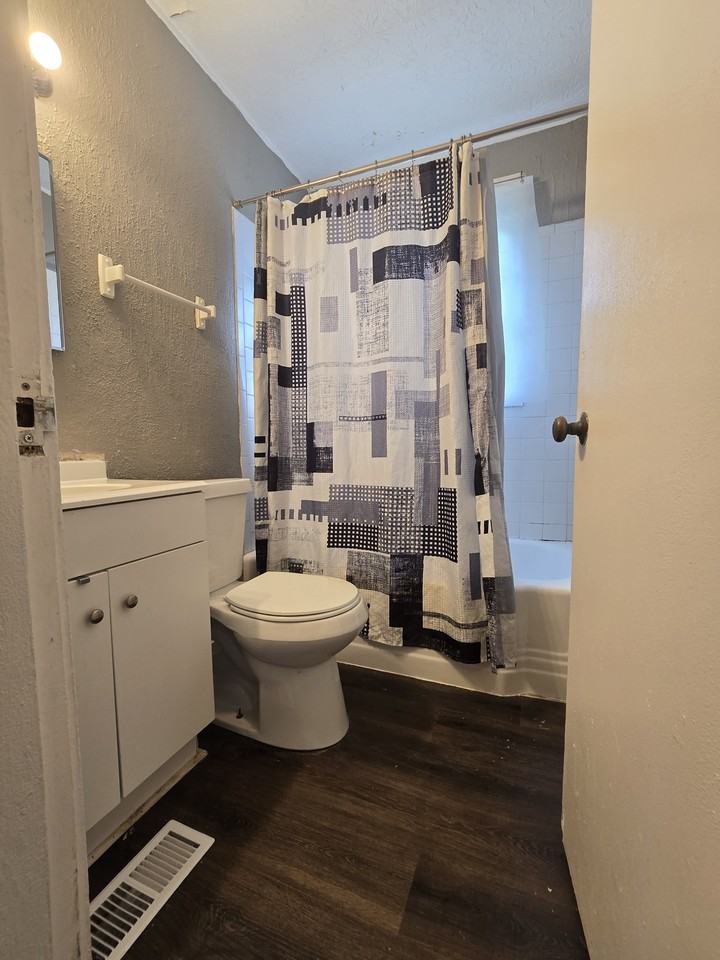 298 S Benedict Ave #1 - Photo 4 of 7