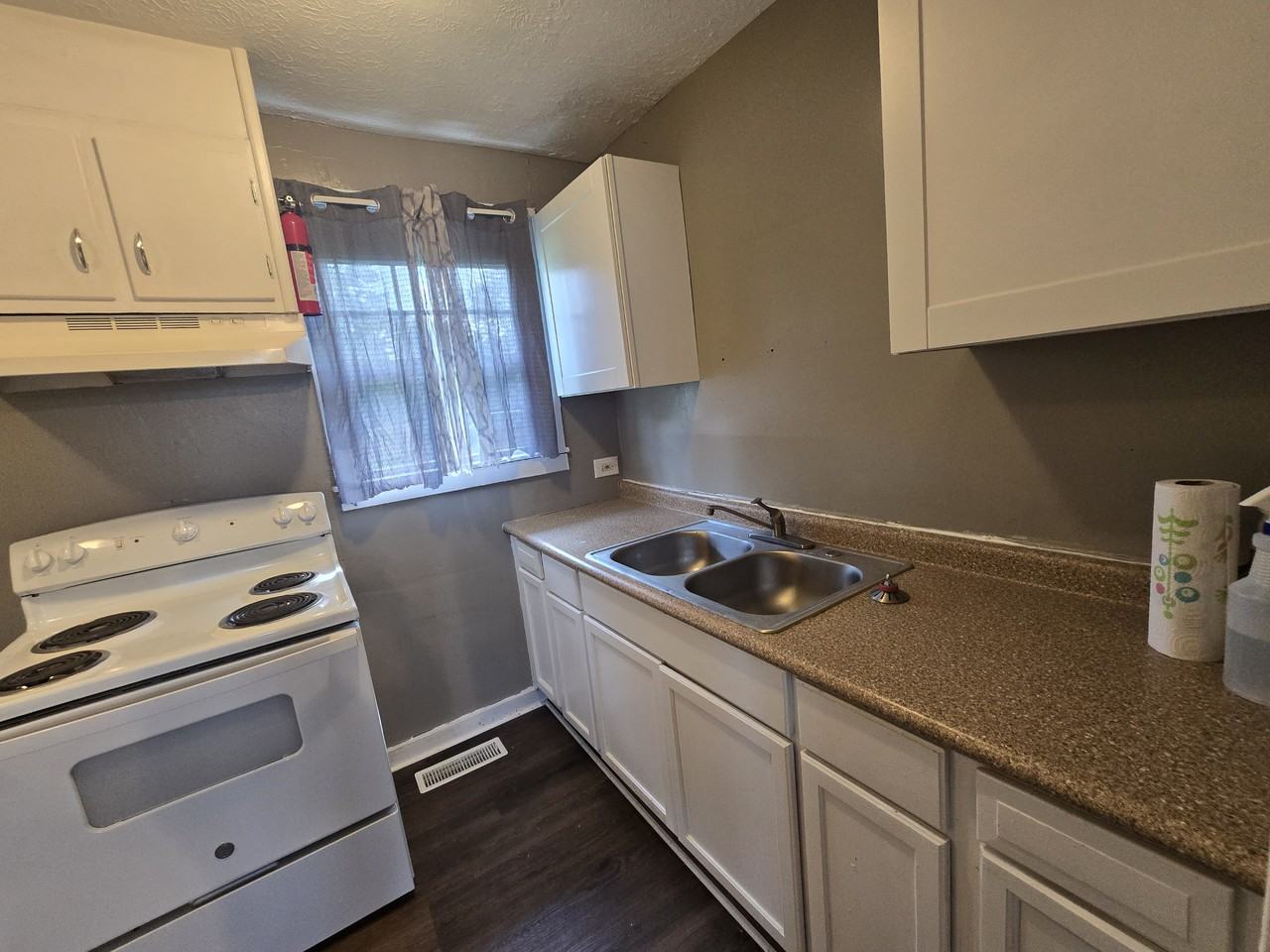 298 S Benedict Ave #1 - Photo 6 of 7