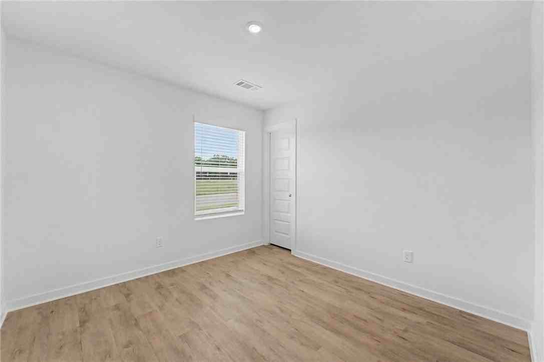 3070 Rosalee Ln - Photo 3 of 21