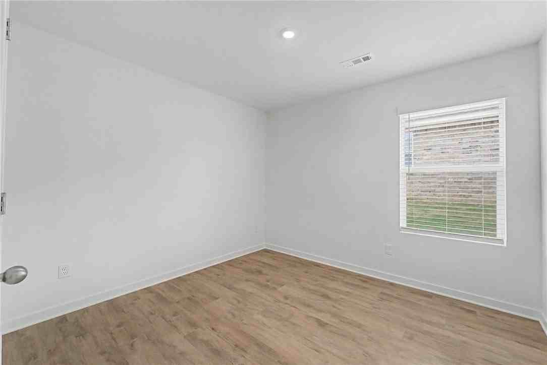 3070 Rosalee Ln - Photo 7 of 21