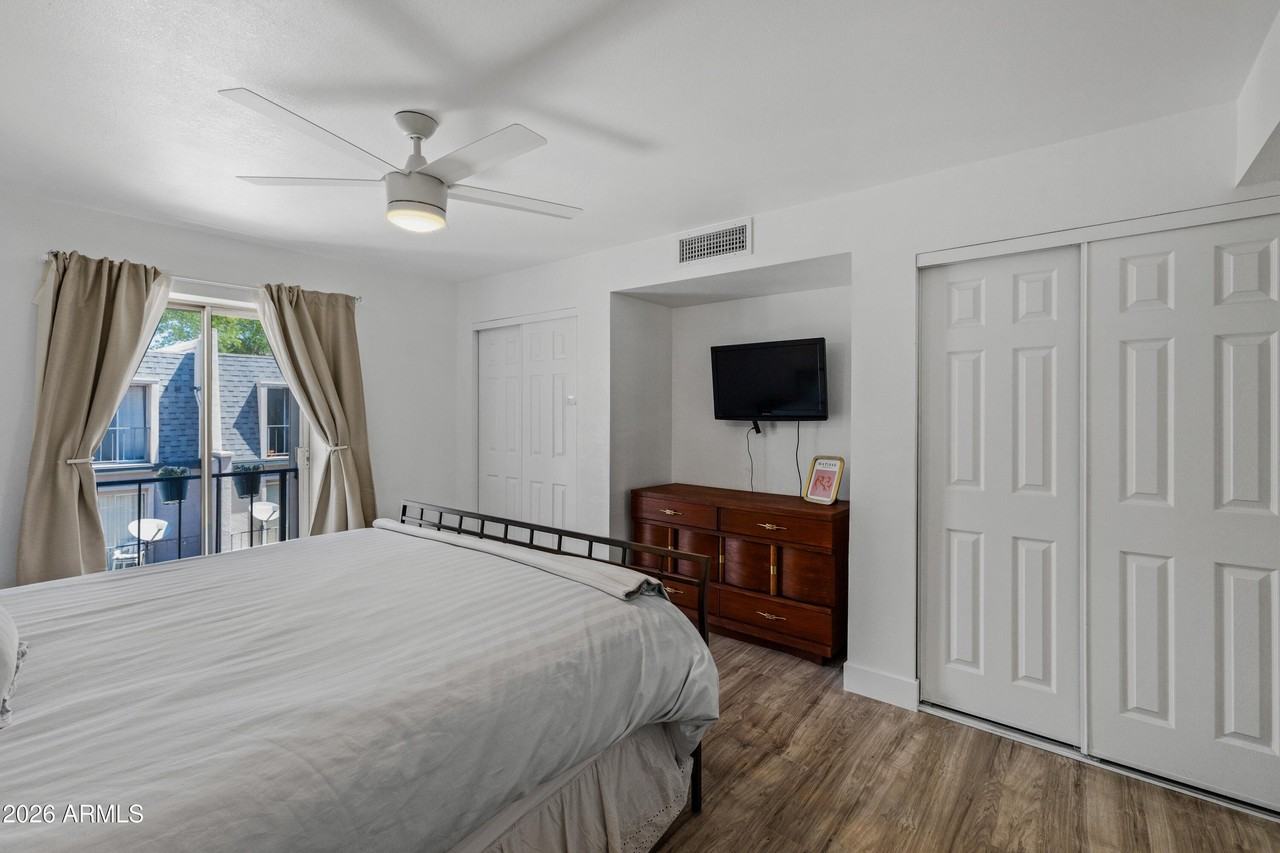 1010 E Osborn Rd #E - Photo 3 of 45