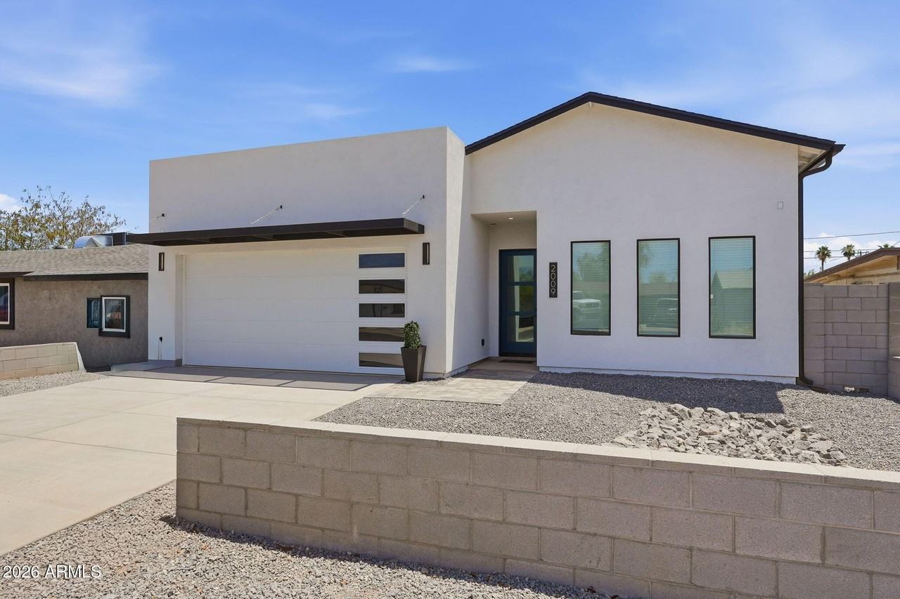 2009 E Don Carlos Ave - Photo 3 of 48