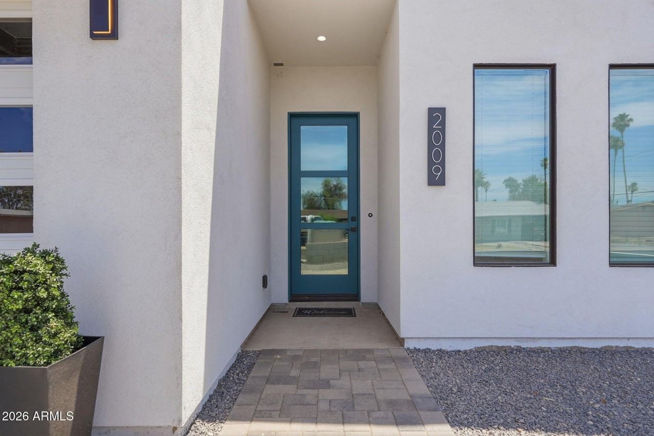 2009 E Don Carlos Ave - Photo 4 of 48