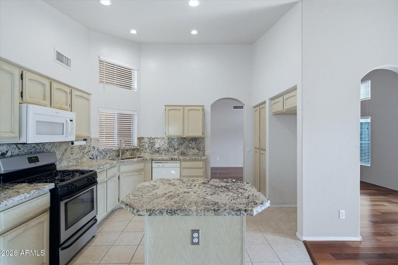 15251 W Verde Ln - Photo 6 of 30