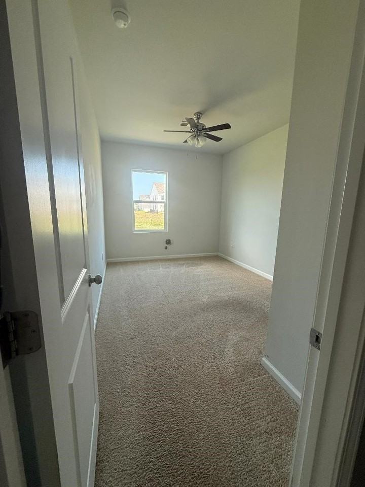 2934 Ellesmere Cir - Photo 5 of 14