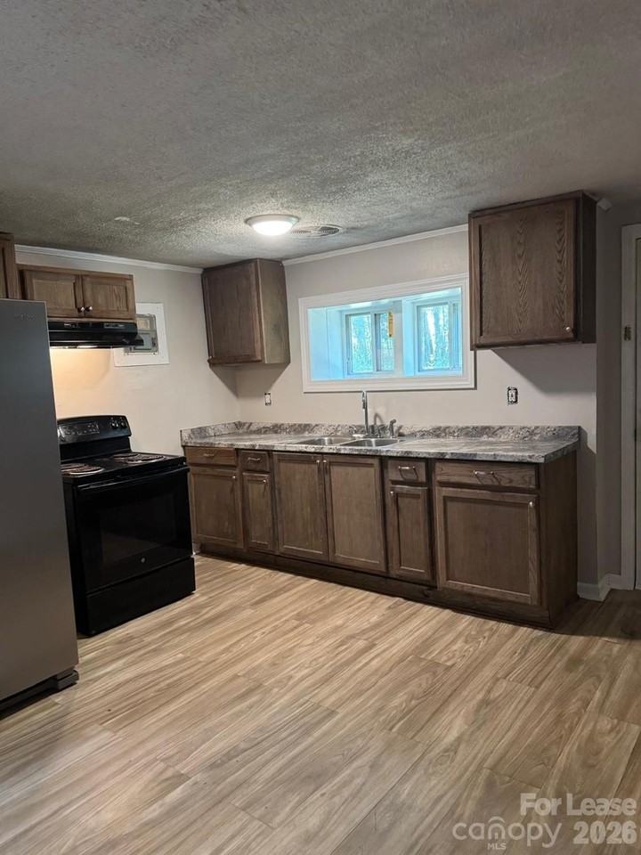 912 Berryhill Rd - Photo 3 of 7