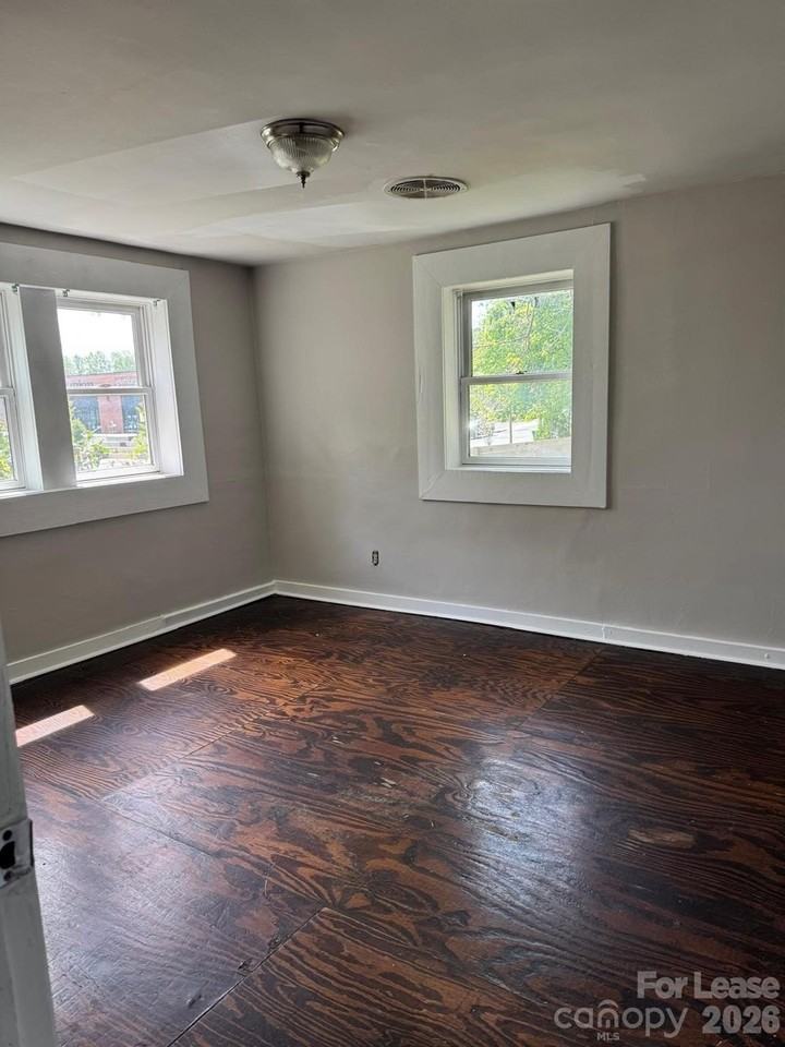 912 Berryhill Rd - Photo 6 of 7