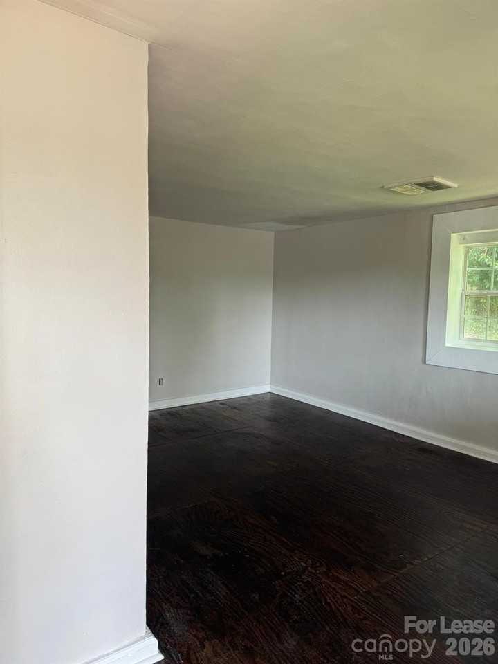 912 Berryhill Rd - Photo 7 of 7