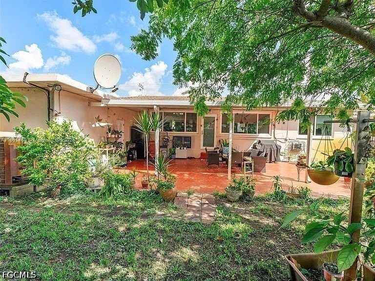 2380 Sw 7th St - Photo 3 of 10