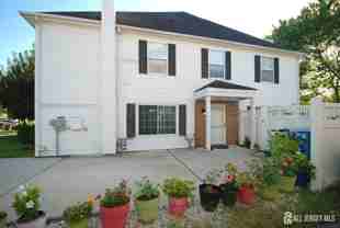 96 Brewster Cir - Photo 1 of 1