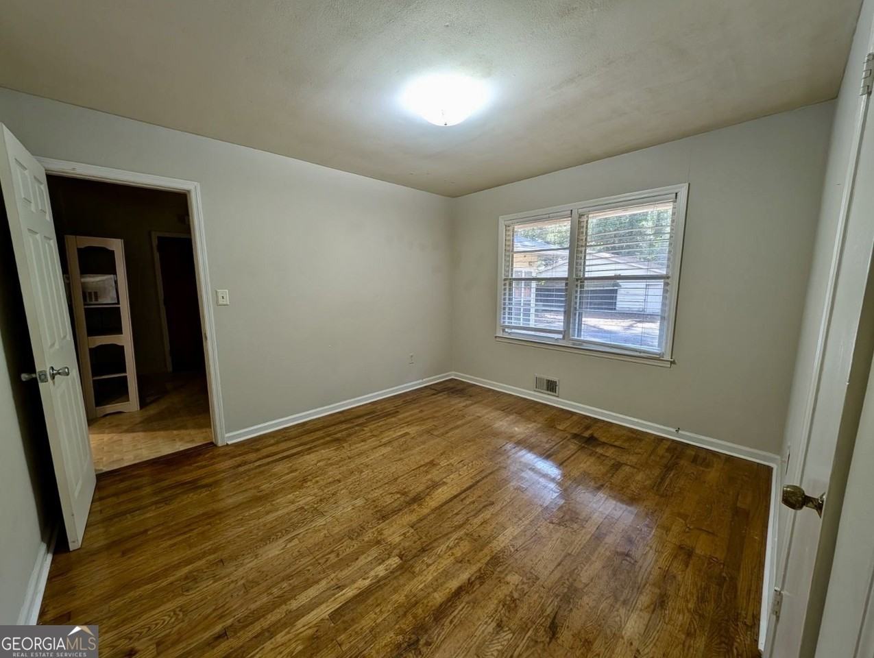 170 Forest Rd - Photo 4 of 12