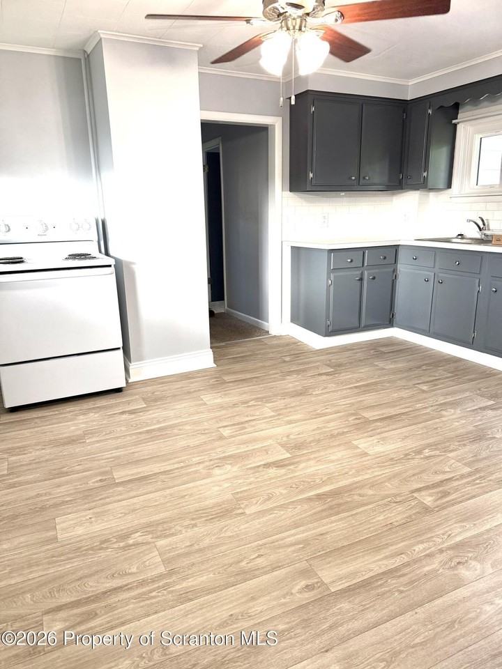 112 E Elm St #1 - Photo 4 of 20