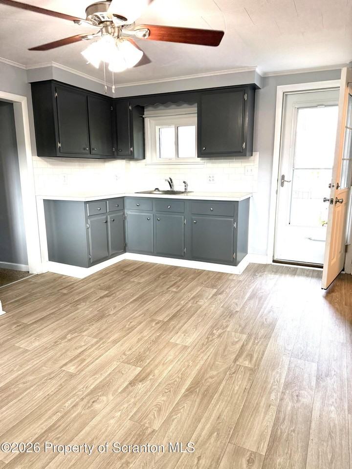 112 E Elm St #1 - Photo 5 of 20