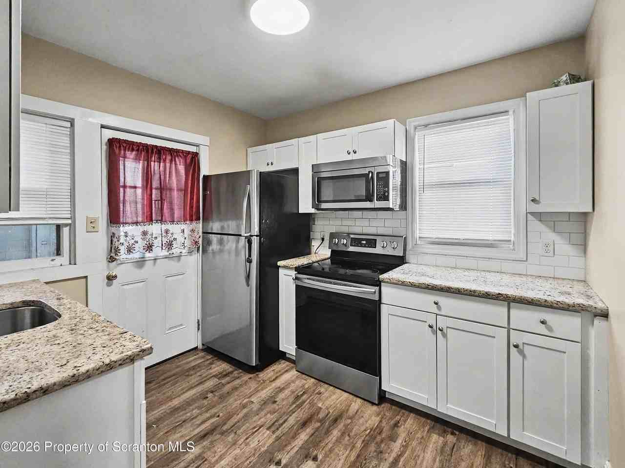1614 Linden St #A - Photo 2 of 11