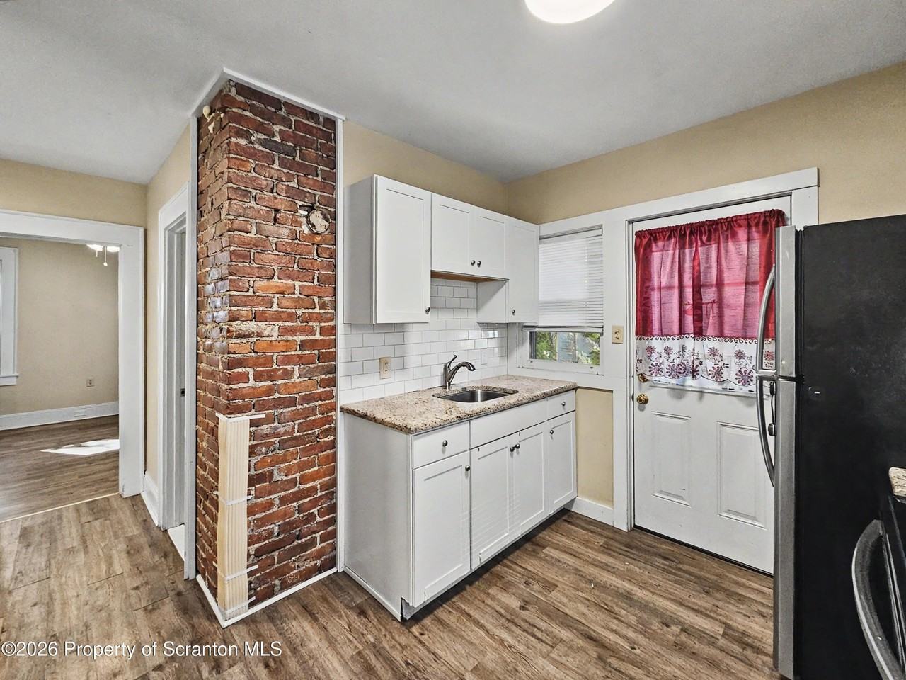 1614 Linden St #A - Photo 3 of 11