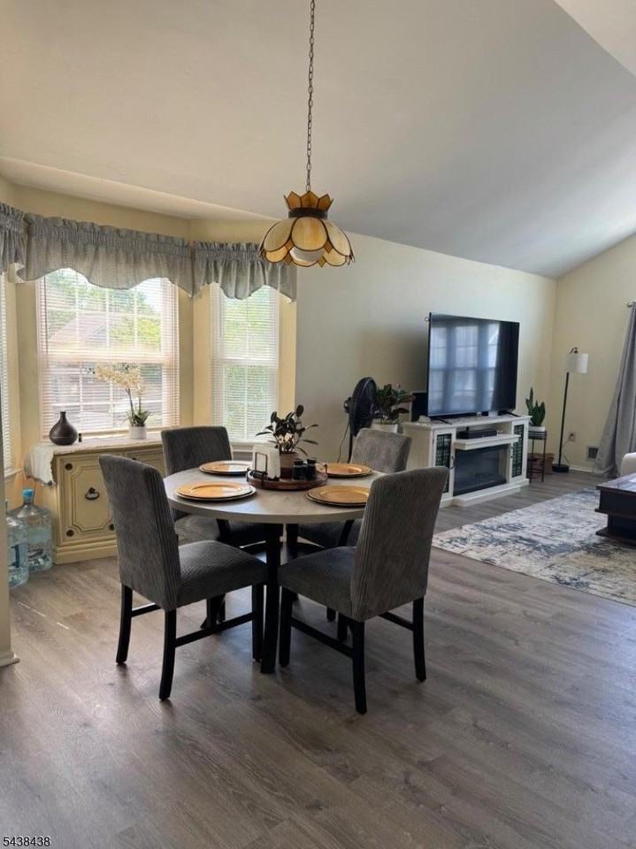 1410 Pinhorn Dr - Photo 4 of 10