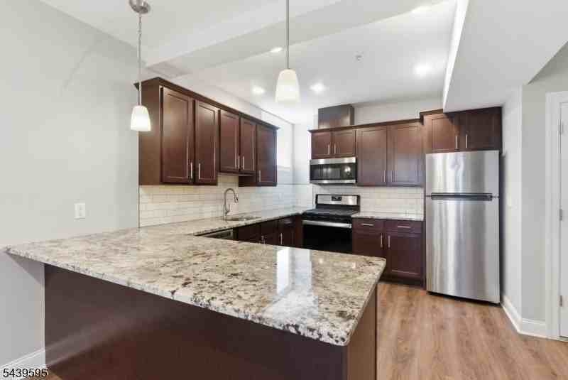 18-20 N Union Ave #5 - Photo 4 of 27