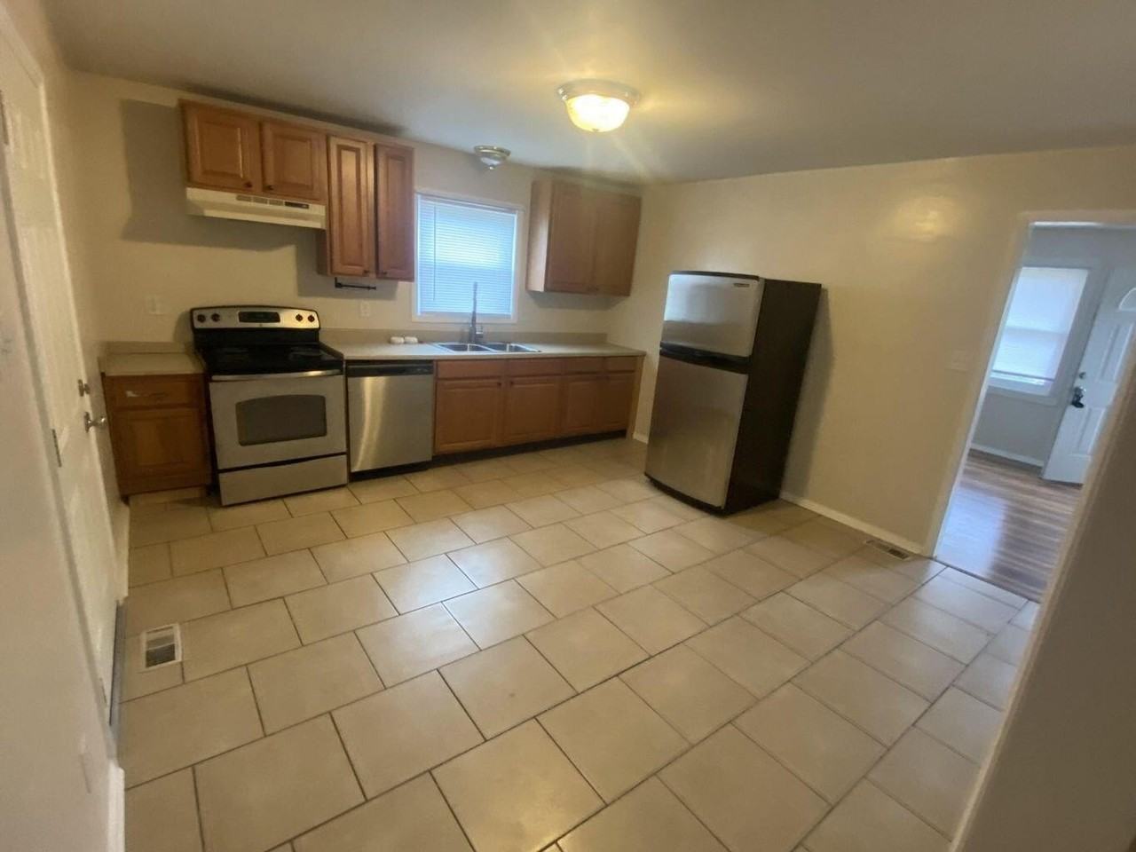1725 Scarbrough Ct - Photo 3 of 11