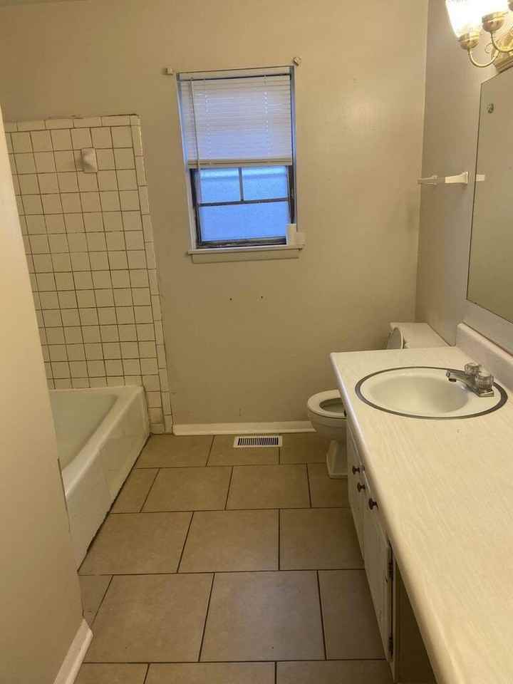 1725 Scarbrough Ct - Photo 7 of 11