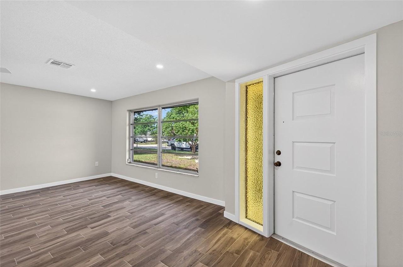 430 Sunnyside Dr - Photo 3 of 36