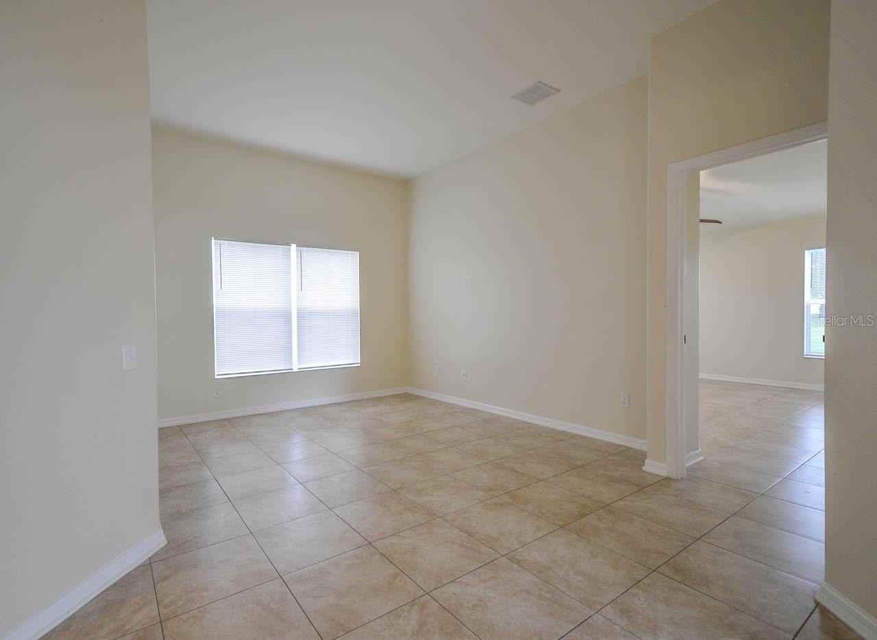 1607 Avondale Ridge Dr - Photo 4 of 24