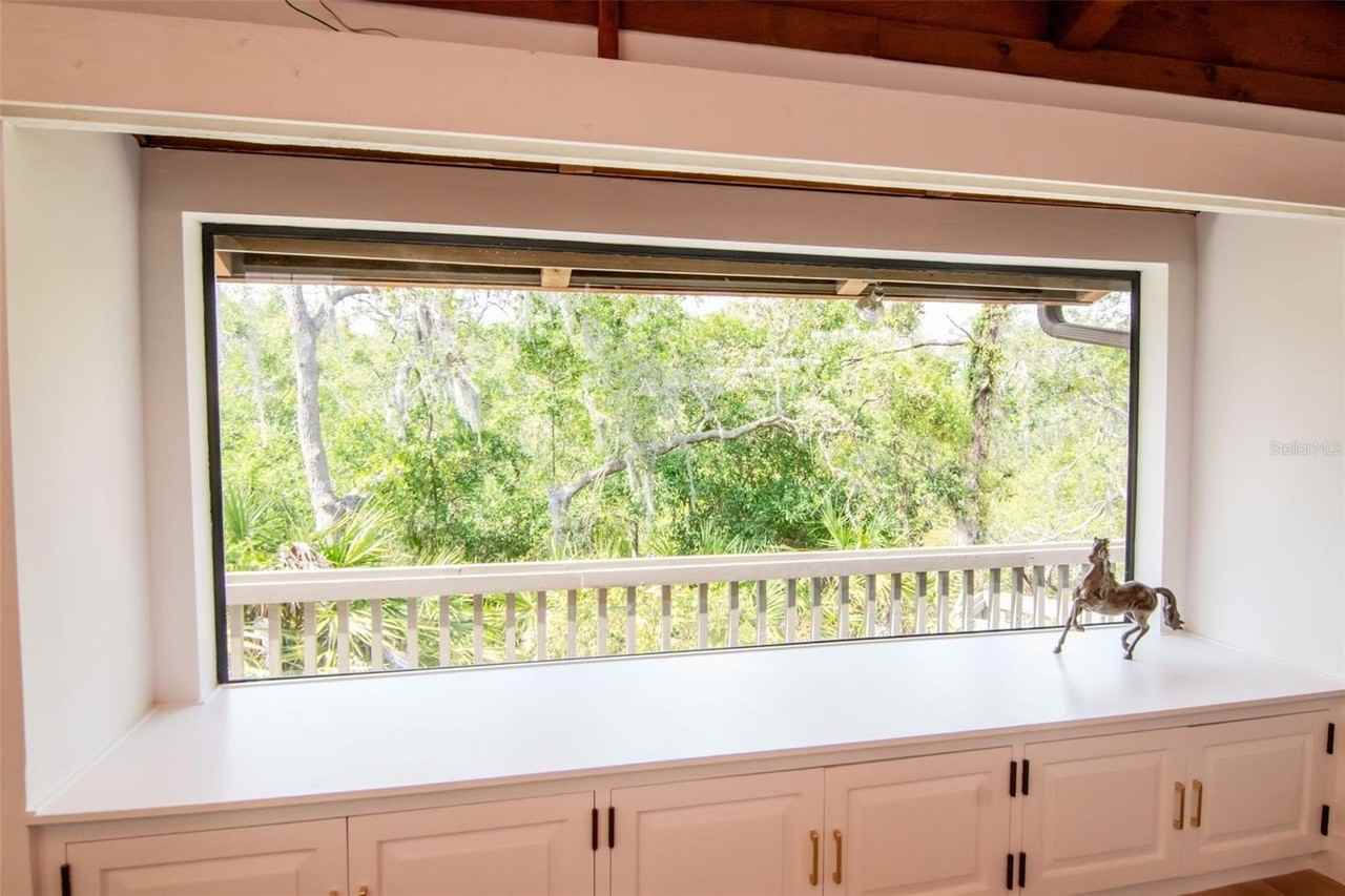 1296 Weybridge Ln - Photo 3 of 50