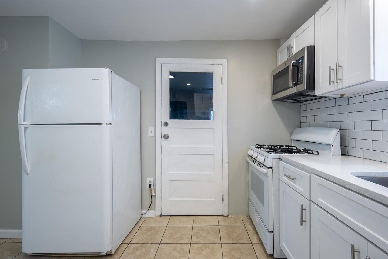 623 4th St #2 - Photo 3 of 30