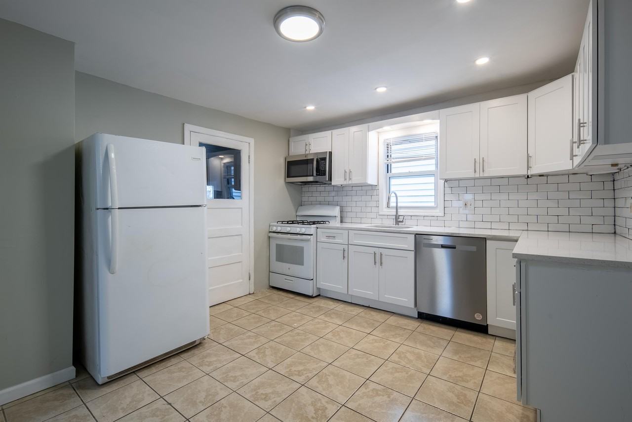 623 4th St #2 - Photo 6 of 30