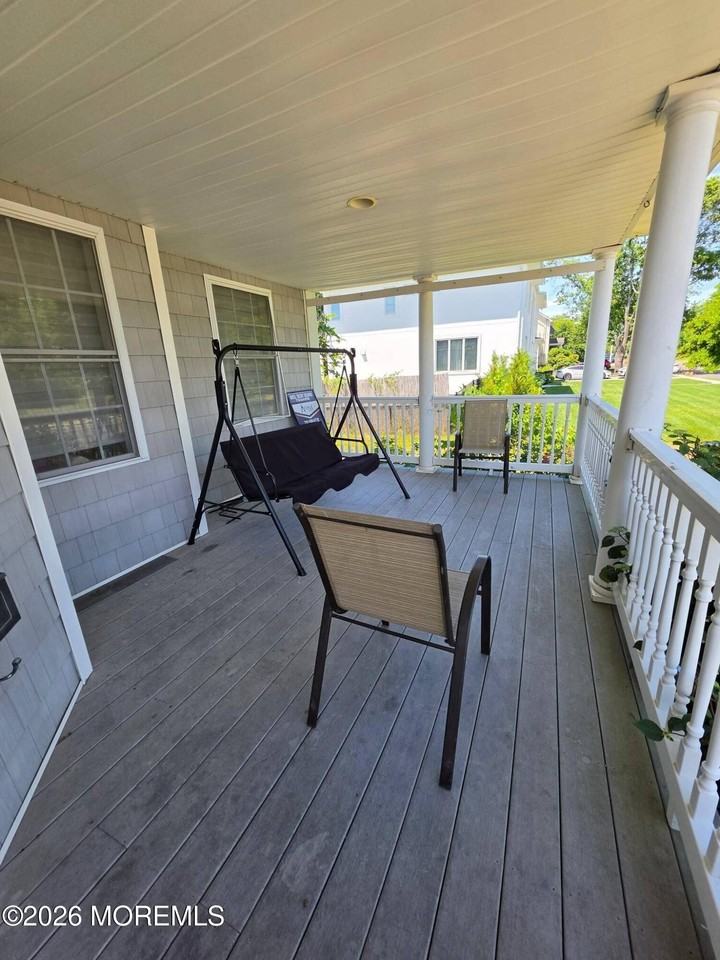 9 Berg Ave - Photo 3 of 15